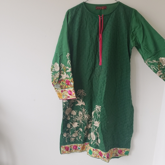 Embroidered Green Kurta/Top - Picture 6 of 6